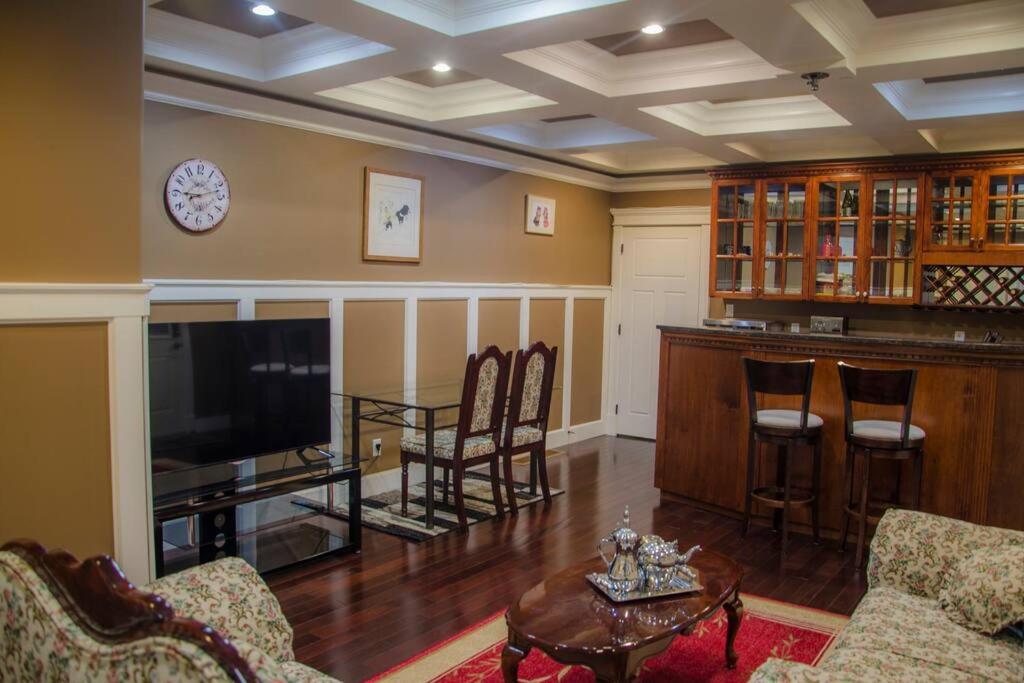 Rocky Ridge Executive Suite Victoria Bagian luar foto