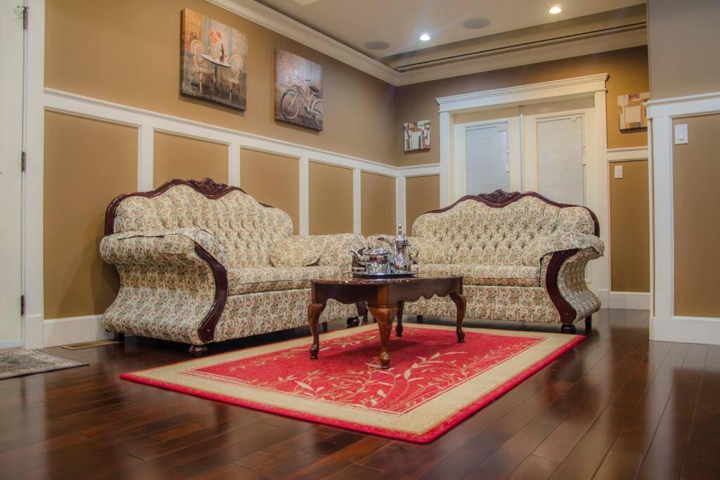 Rocky Ridge Executive Suite Victoria Bagian luar foto